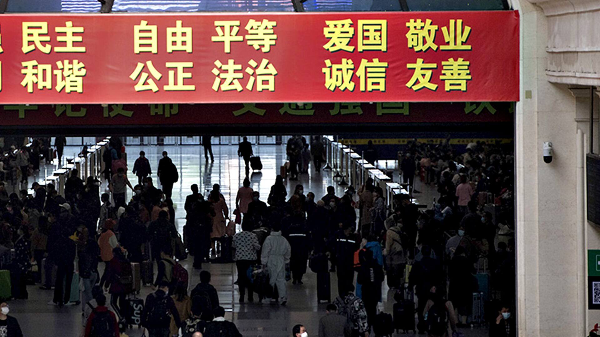 Antes y después. Así se levanta en Wuhan la cuarentena por coronavirus