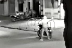 Primeras imágenes del momento en que los delincuentes abren fuego contra el supermercado