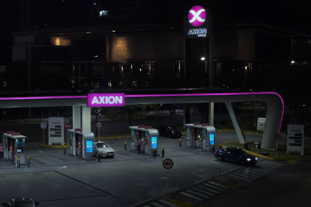 Promo inédita. Una petrolera ofrece descuentos si cargaste combustible de otra marca