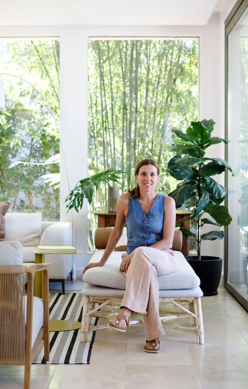 Una arquitecta entrelazó arte, paisajismo y el legado profesional de su padre para materializar su propia casa