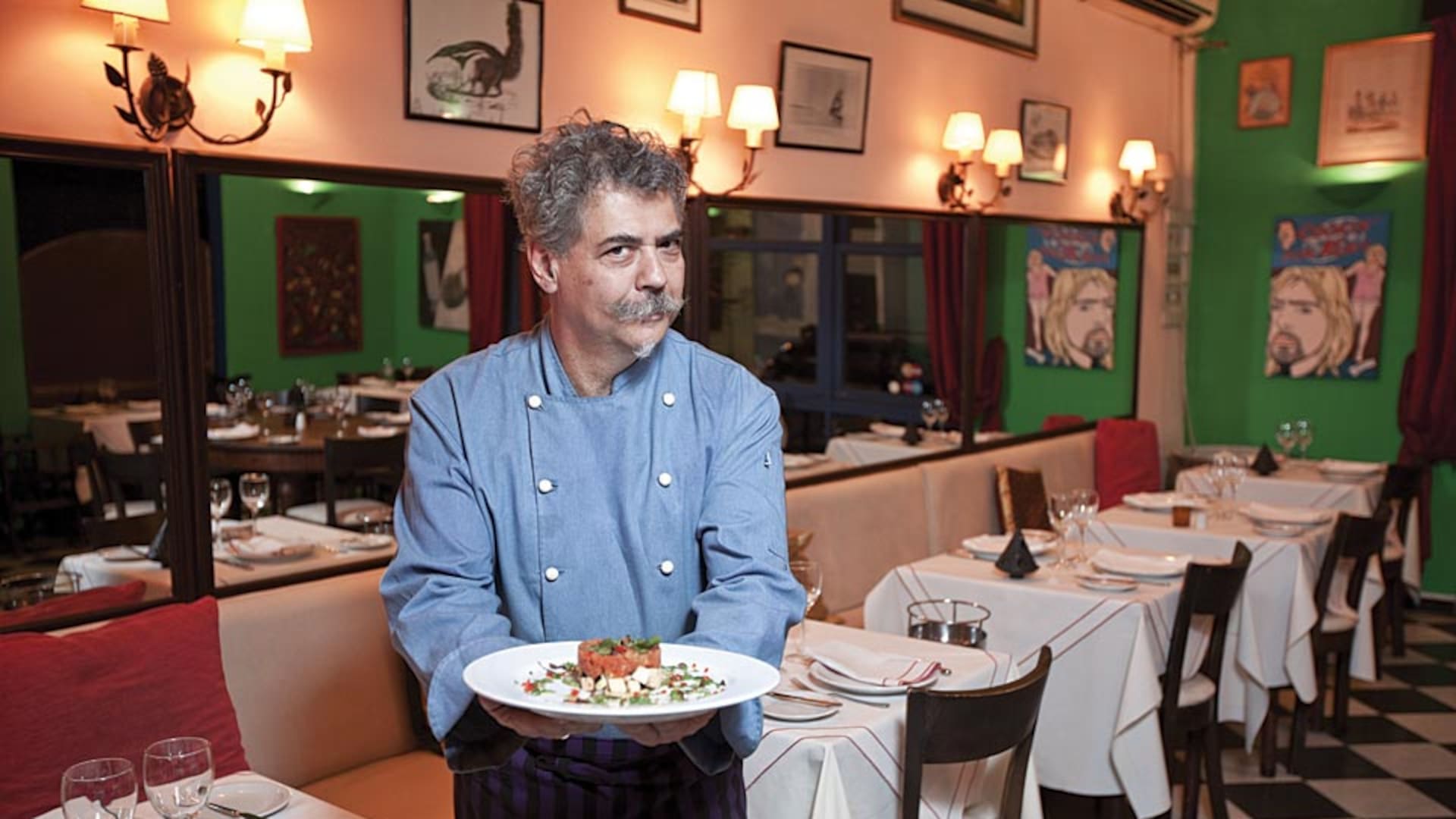Azema en Exótic bistró