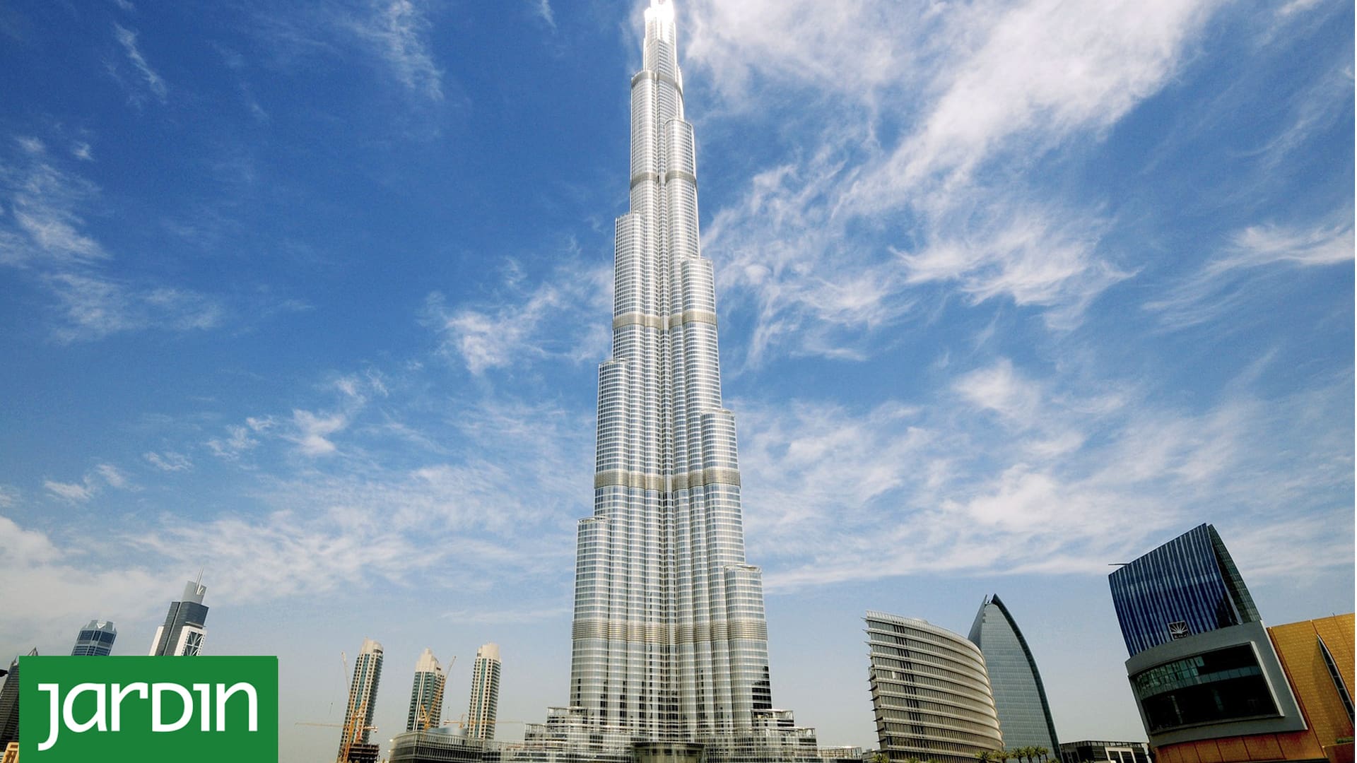 Burj Khalifa, la la torre más alta del mundo se encuentra en Dubái y se inspiró en una flor