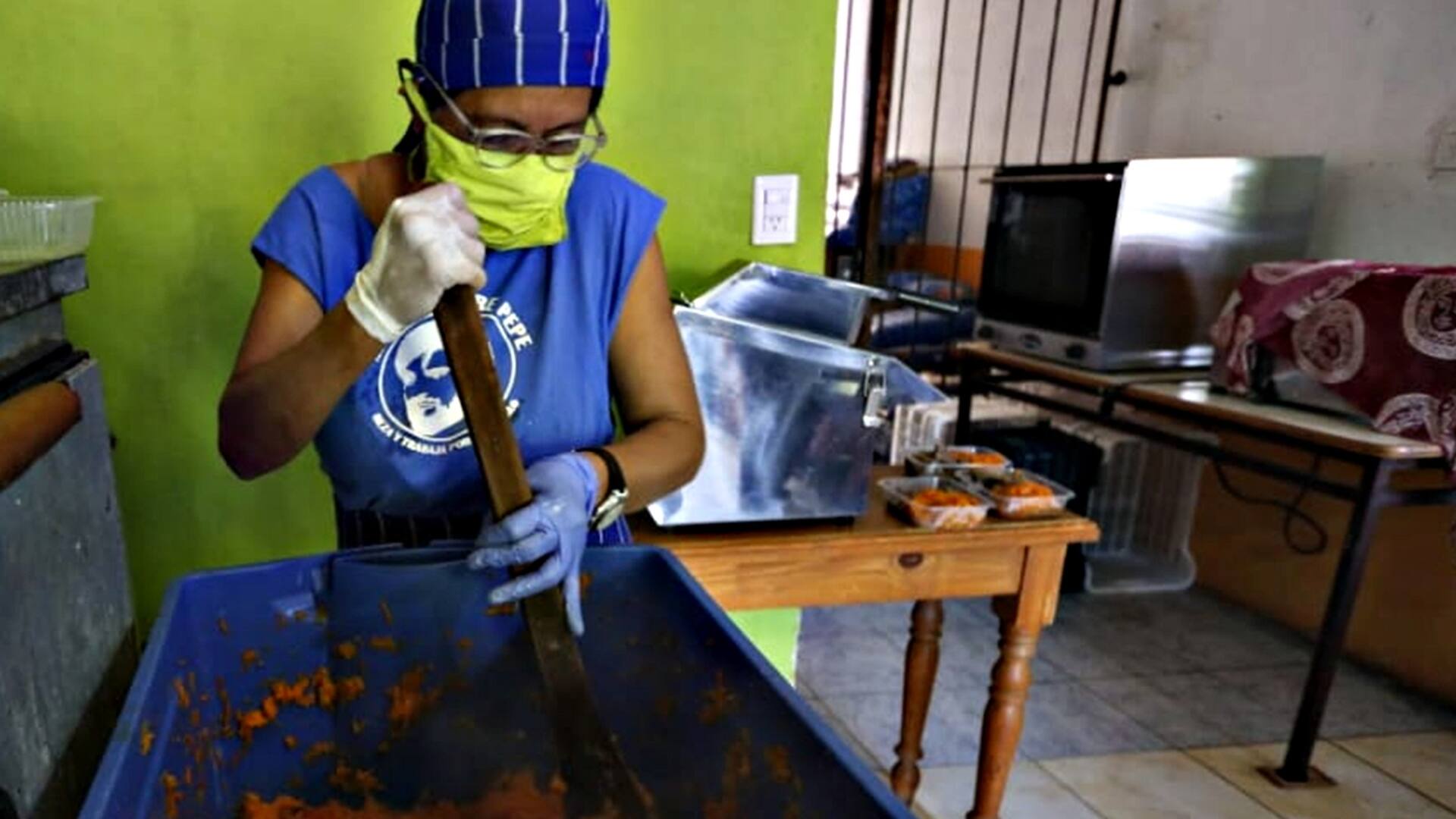 Villa 21-24: Pánico, falta de agua y largas filas en comedores