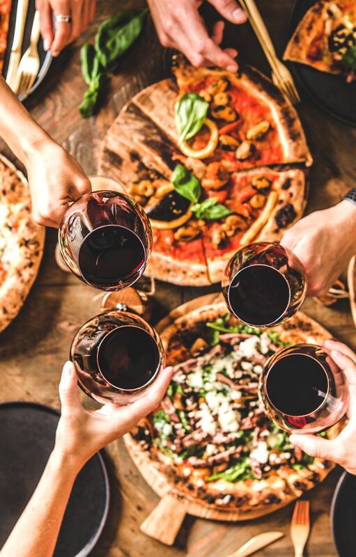 Delivery italiano. Los sabores tradicionales en la mesa de cuarentena