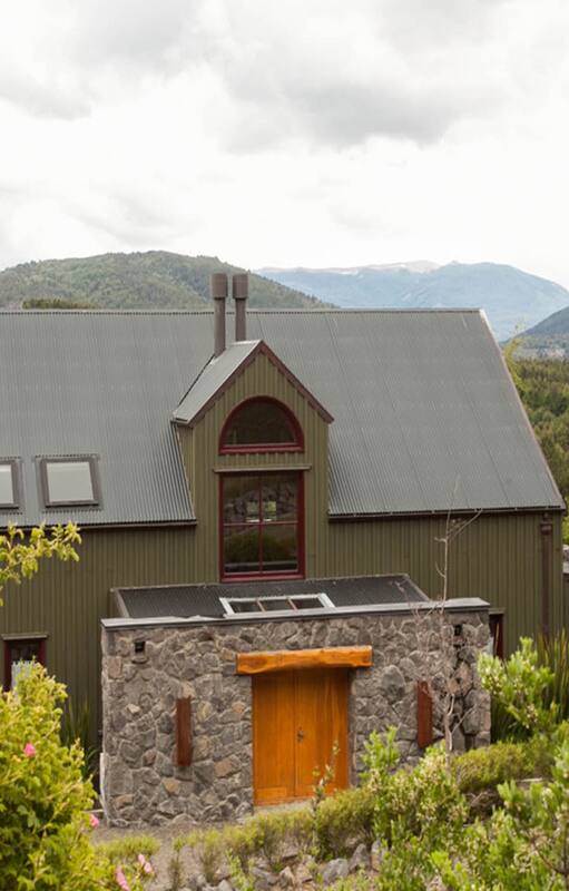 Loft patagónico. Un galpón de diseño con vista a las montañas de San Martín de los Andes