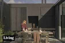 Con color y carácter, articuló un tríplex que culmina en una fabulosa terraza con parrilla