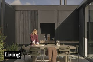 Con color y carácter, articuló un tríplex que culmina en una fabulosa terraza con parrilla