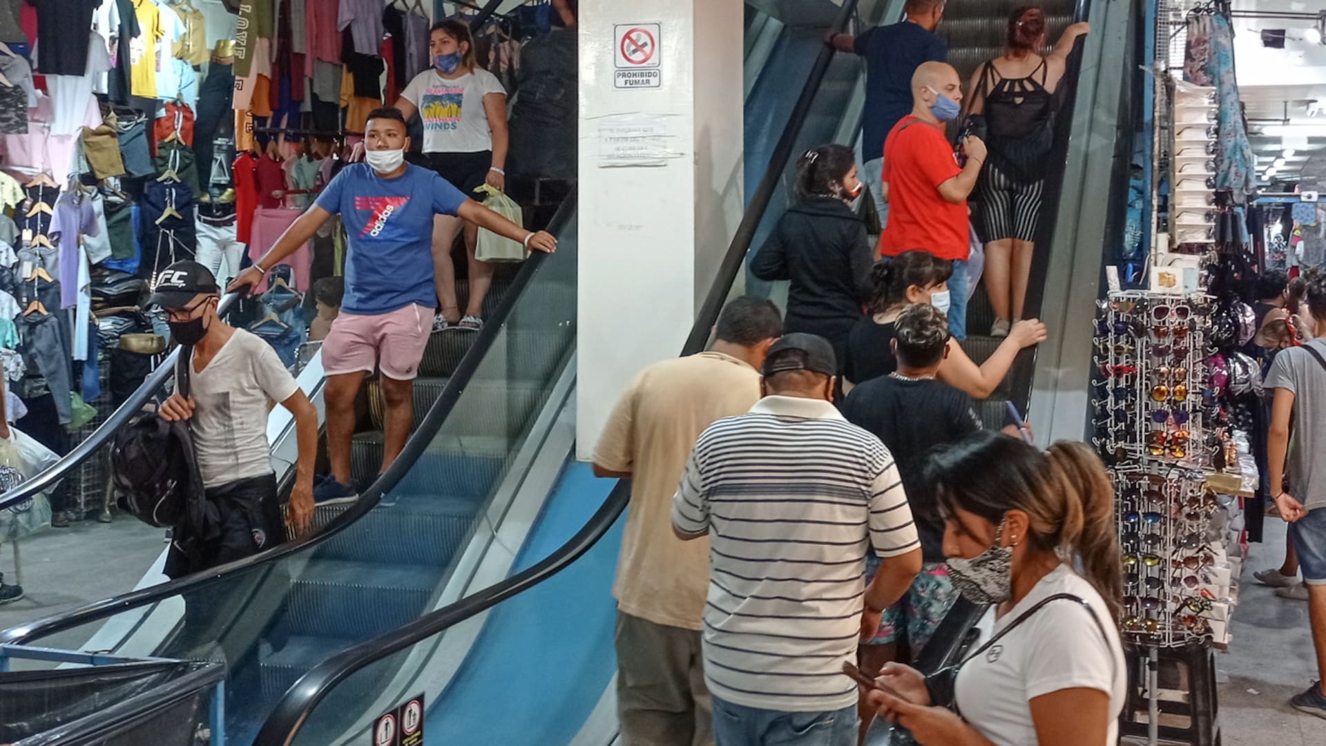 La Salada, en pandemia: crisis en la feria que mezcla política y barras