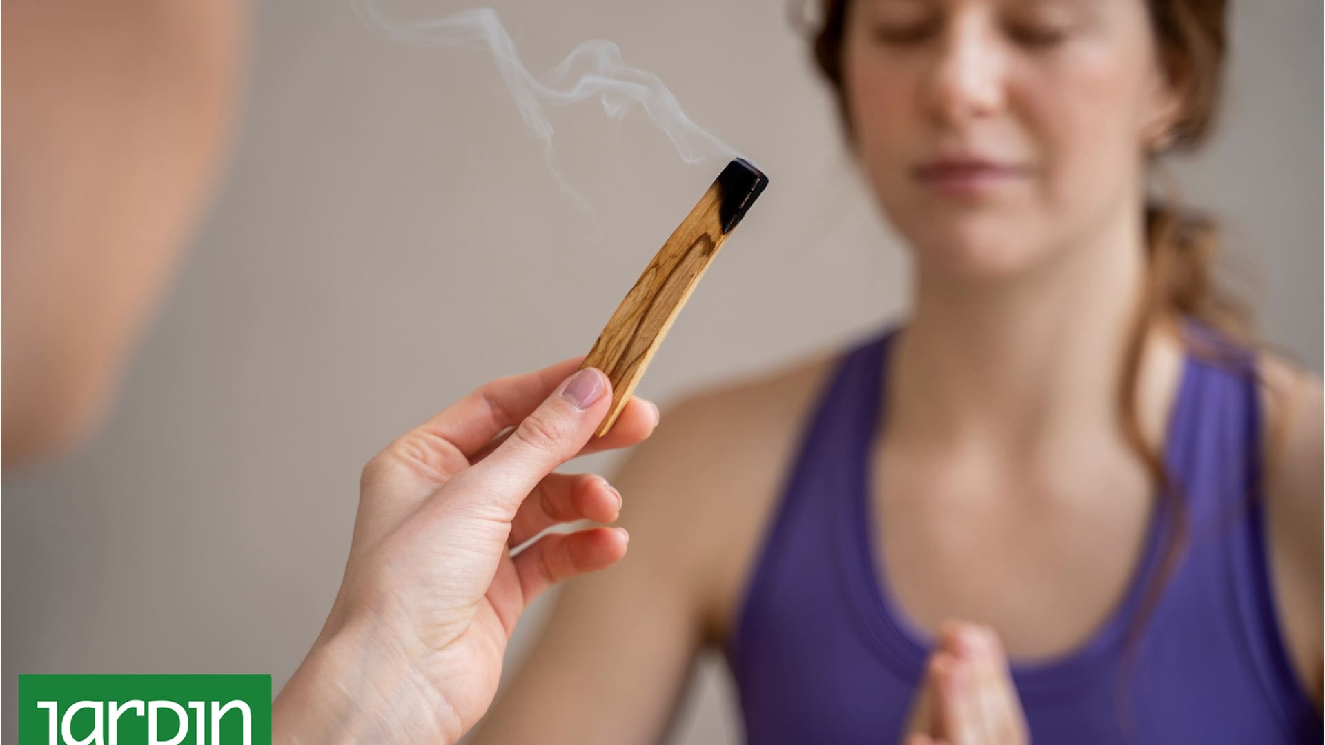 Palo Santo, la madera sagrada que atrae la buena energía y abundancia en el hogar