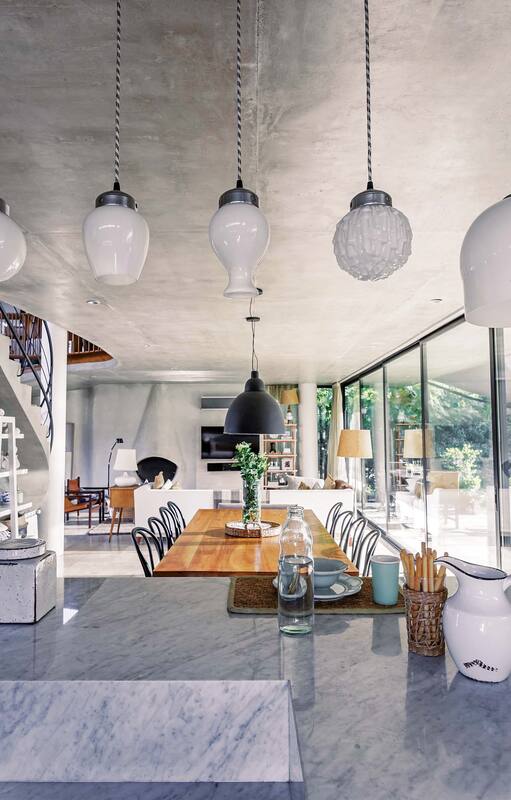 Parque Leloir: En esta casa transparente, un patio interior se convirtió en un verdadero círculo de luz