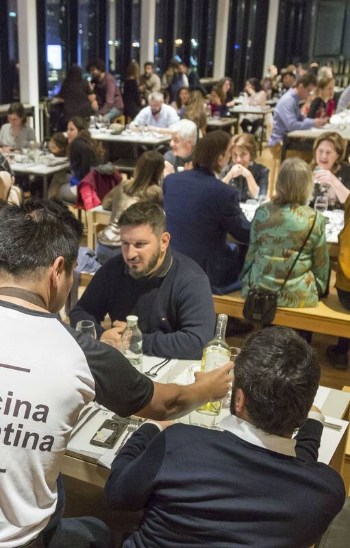 Con una vista impactante, abrió un restaurante en el piso nueve del CCK