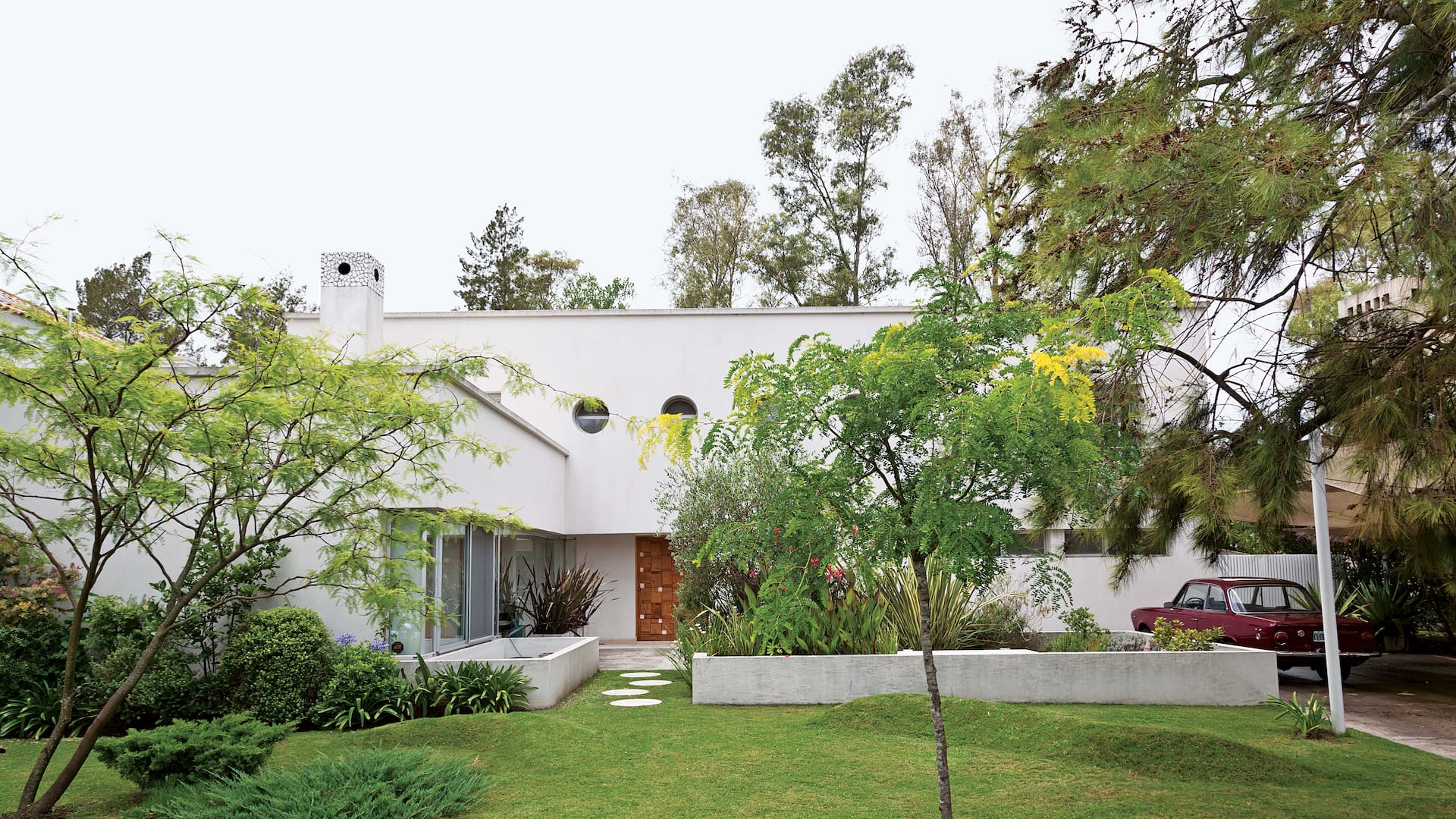 Visión y perseverancia: Un admirador de la arquitectura racionalista vive la casa que siempre quiso