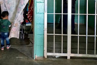 La cárcel como primer hogar: cómo afecta a los niños crecer en el encierro