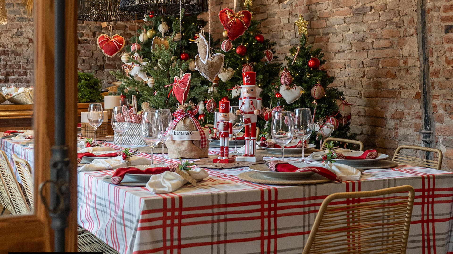 Cómo armar mesas simples y elegantes para celebrar Navidad y Año Nuevo
