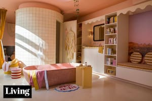 Visitamos la increíble casa de Carla Quevedo, un refugio hedonista lleno de sorpresas, arte y color