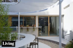 Con una entrada nueva y discreta, una antigua casa mutó en restaurante a puertas cerradas