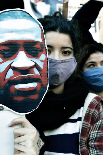 “Aquí tampoco podemos respirar”. Cómo opera el racismo en la Argentina