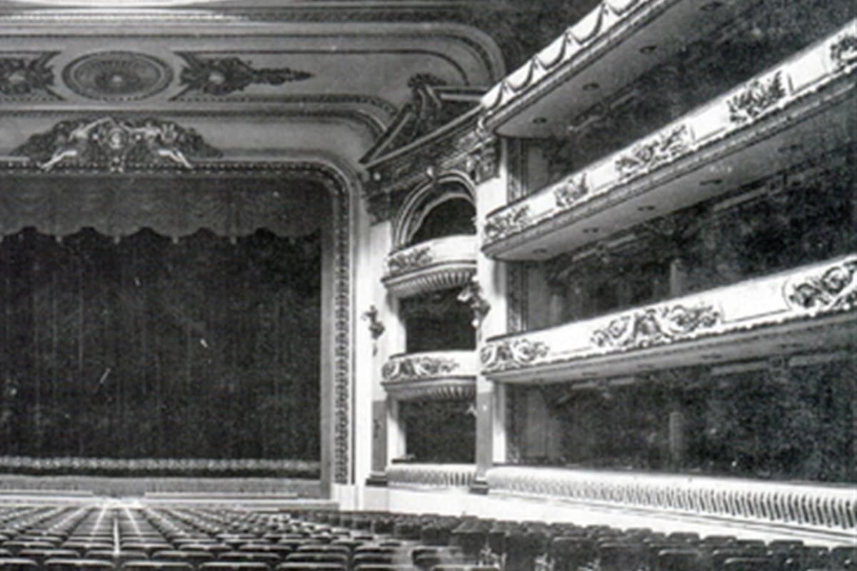Carruajes, teatro, cine de besos y librería: cien años del Grand Splendid