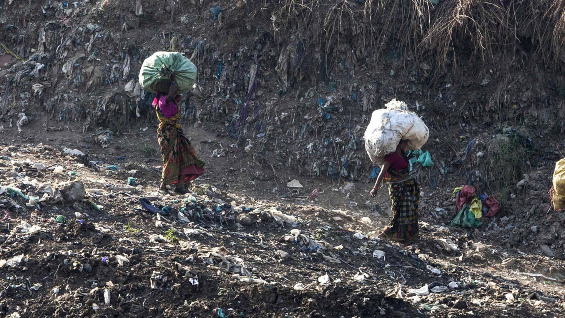 En fotos: la aterradora montaña de basura en Nueva Delhi, que es casi tan alta como el Taj Mahal