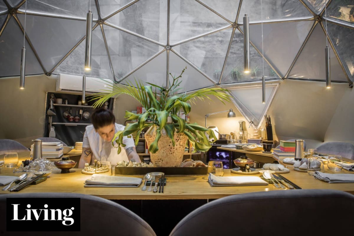 En pleno Palermo. Es chef y decoradora de interiores y armó su restaurant dentro de un domo en el patio de un hotel