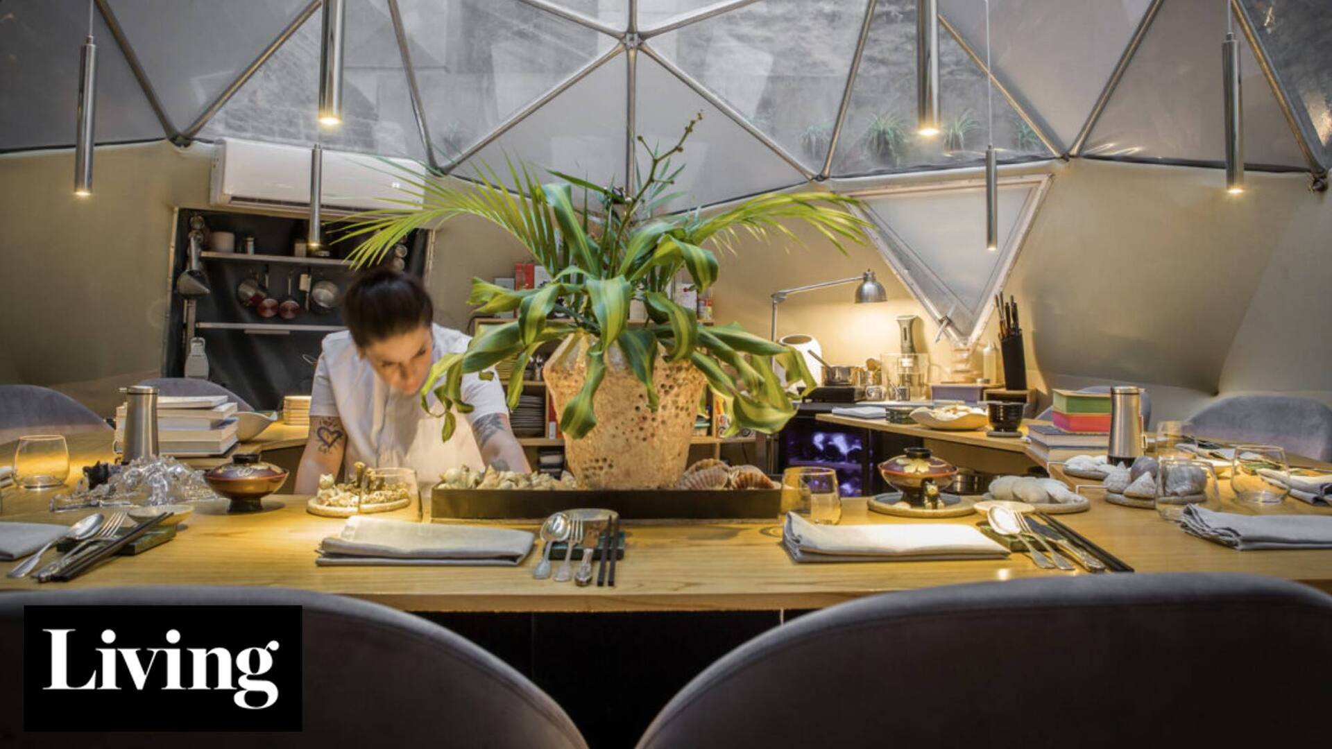 En pleno Palermo. Es chef y decoradora de interiores y armó su restaurant dentro de un domo en el patio de un hotel