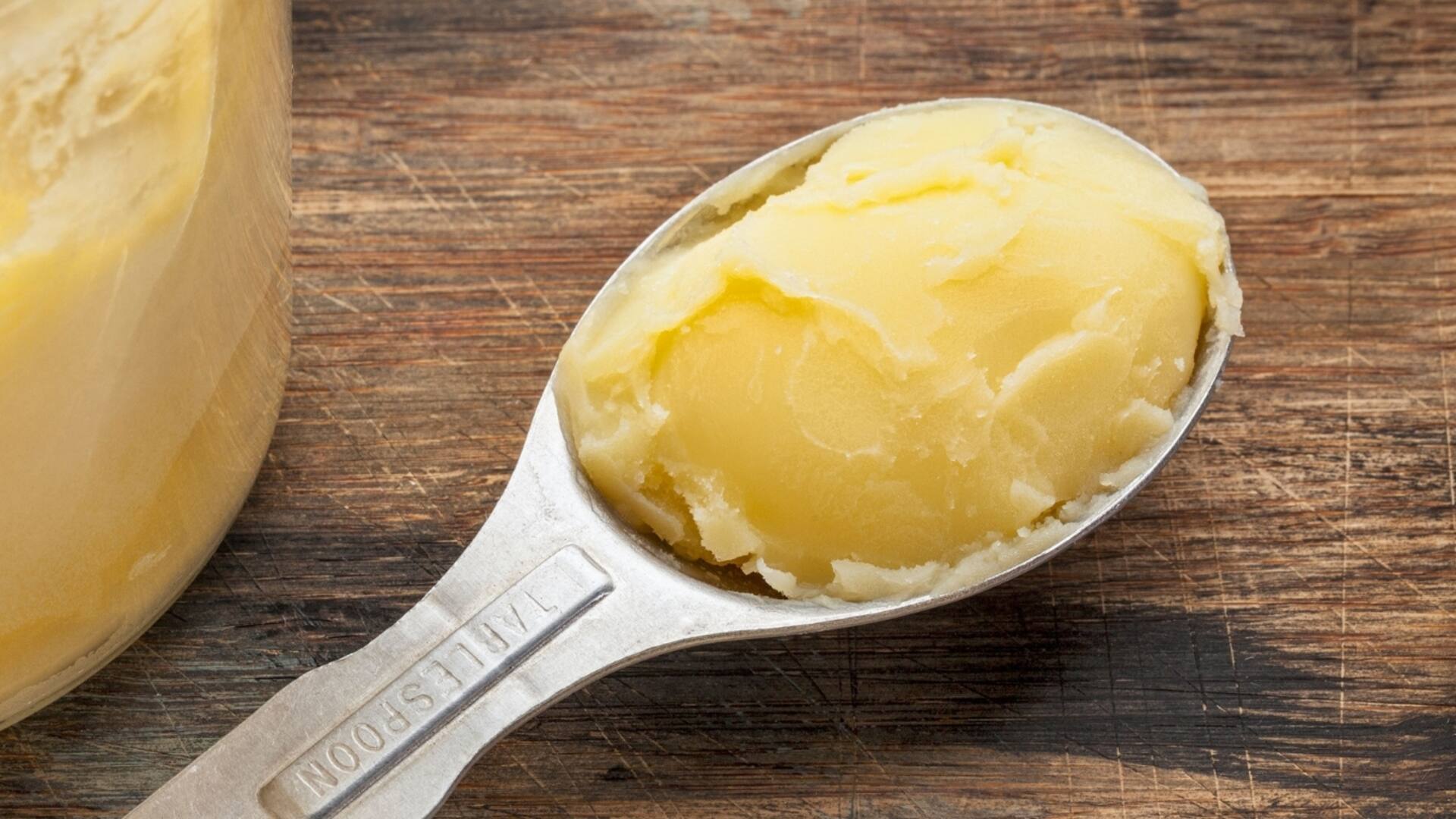 Qué es el ghee, la manteca "saludable", y cómo se hace