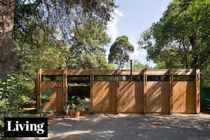 Un refugio de madera de 50m2 que nació como sala de ensayo y se convirtió en vivienda familiar