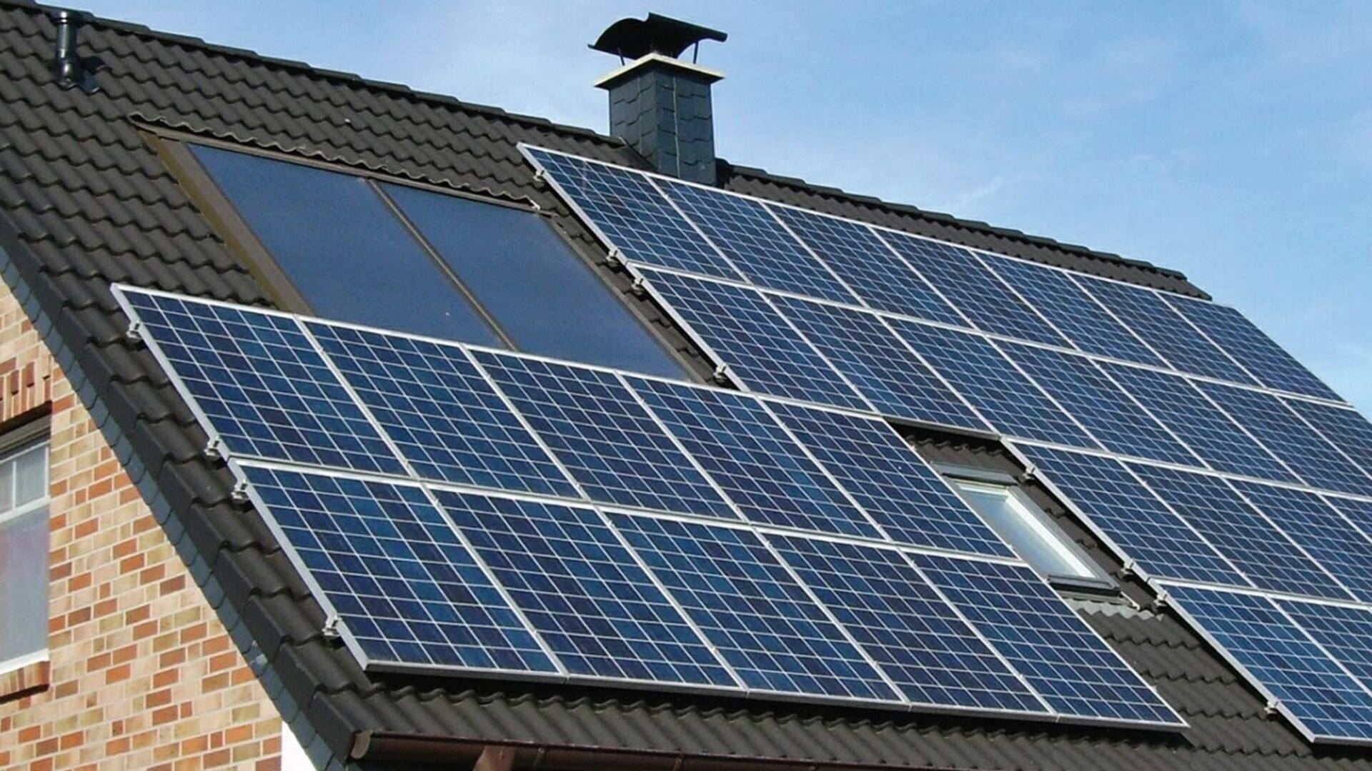 Energía solar: cuánto sale equipar una casa para dejar de pagar gas y luz