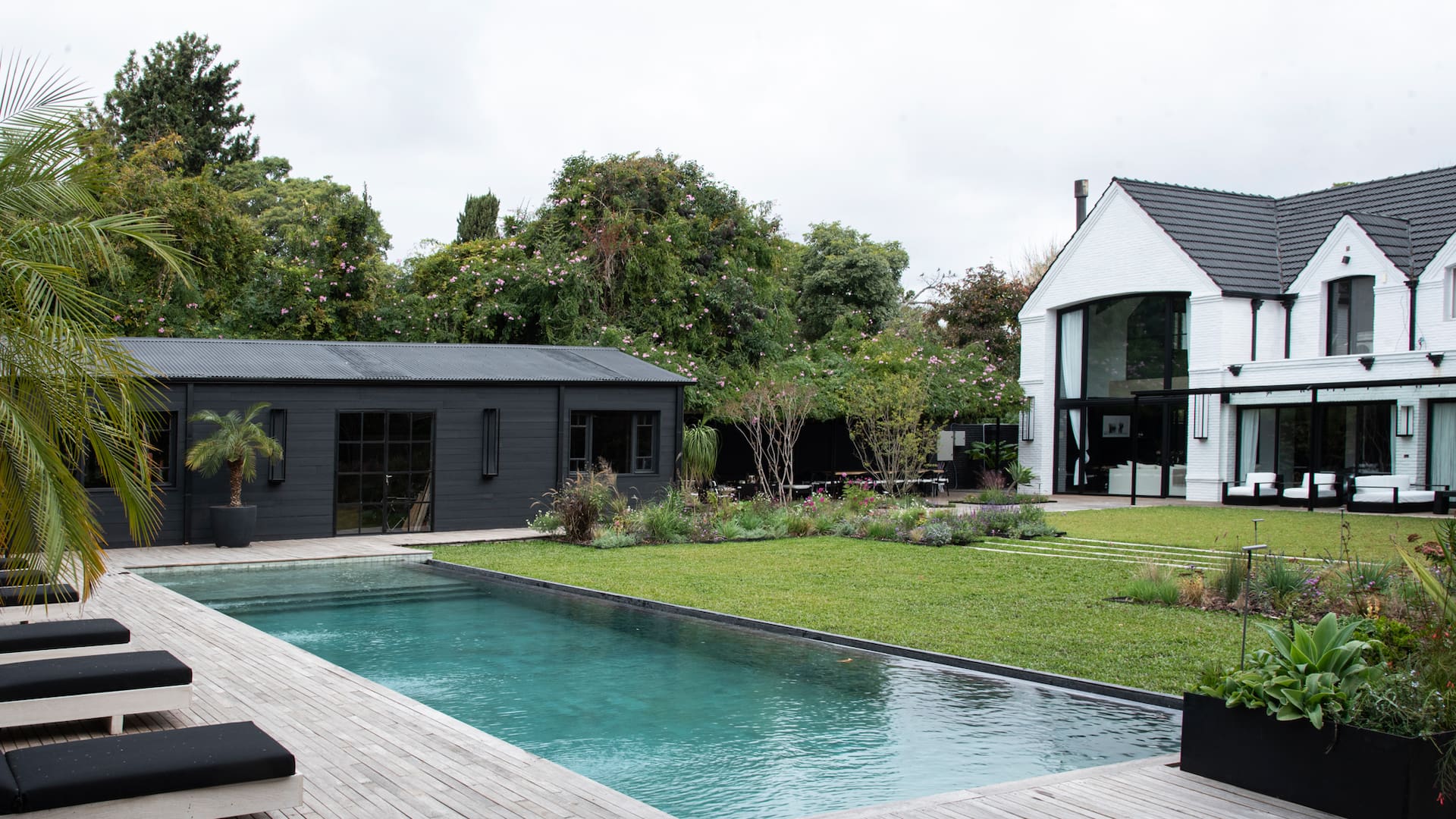 Paisajismo y arquitectura: una casa en San Isidro se reforma y potencia su jardín