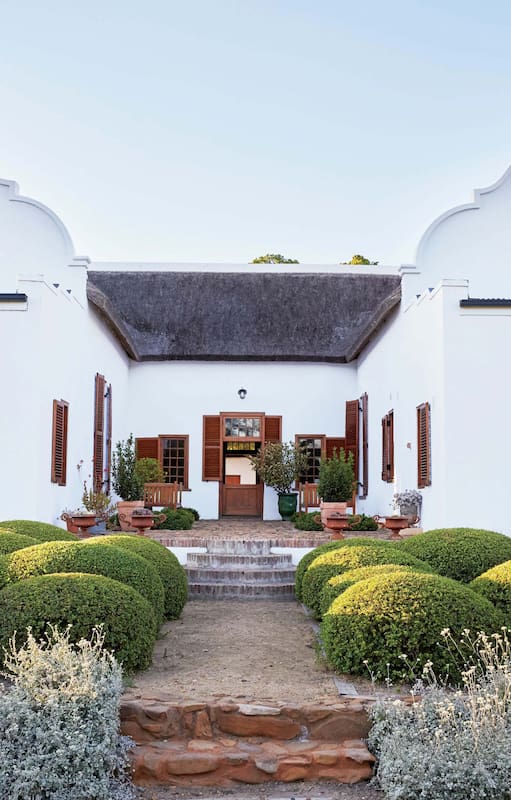 Entre viñedos y una huerta de tres hectáreas, esta casa de campo de 1777 se convirtió en el hotel número uno de Sudáfrica
