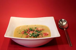 Hay que pedir que nos cambien la sopa y que no nos dejen la mosca en el plato