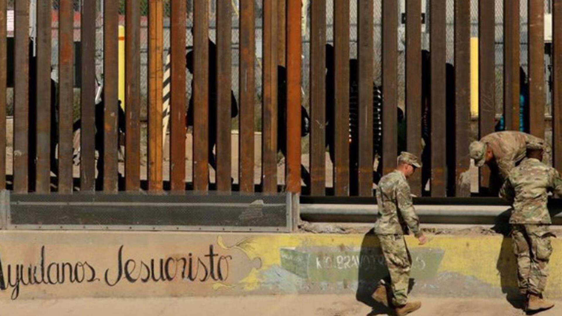 La milicia armada que patrulla y detiene a inmigrantes en la frontera de EE.UU.