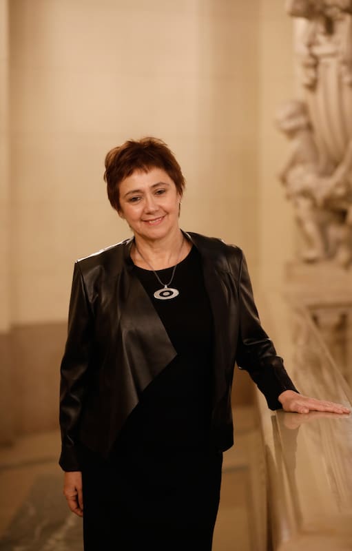 Alicia Infante, la voz de la hora: "En Navidad me llamo al 113 antes de brindar"