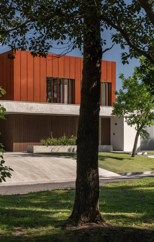 Una casa eficiente, sustentable y con gran diseño interior en un barrio cerrado de Luján