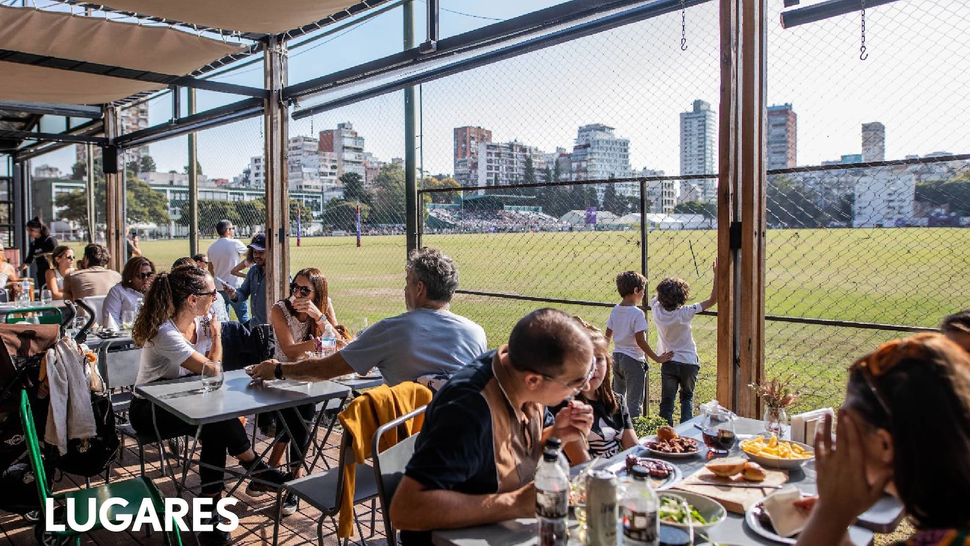 Bocha Polo: infraestructura al aire libre, frente al campo de polo.
