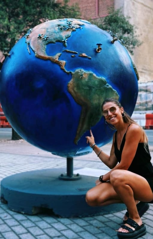 Se fue a Estados Unidos a trabajar como maestra y el sueldo le sobra: "En un año me compré diez pares de zapatillas"
