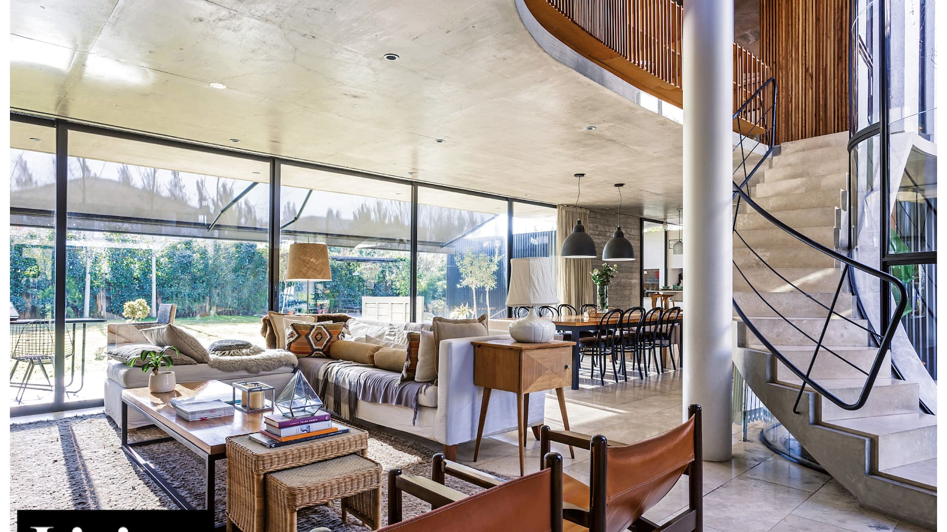 Parque Leloir: En esta casa transparente, un patio interior se convirtió en un verdadero círculo de luz
