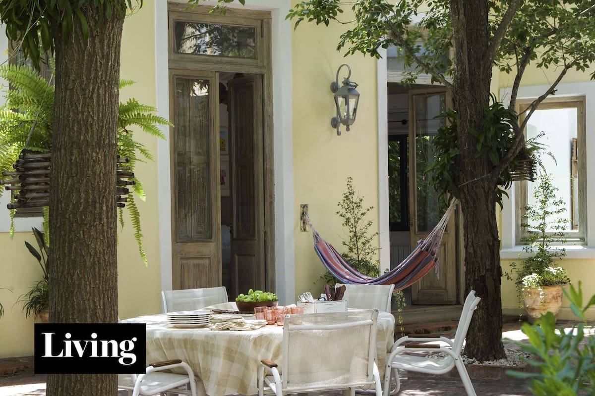 Recuerdos coloniales y un aire brasileño en esta singular casa en Olivos