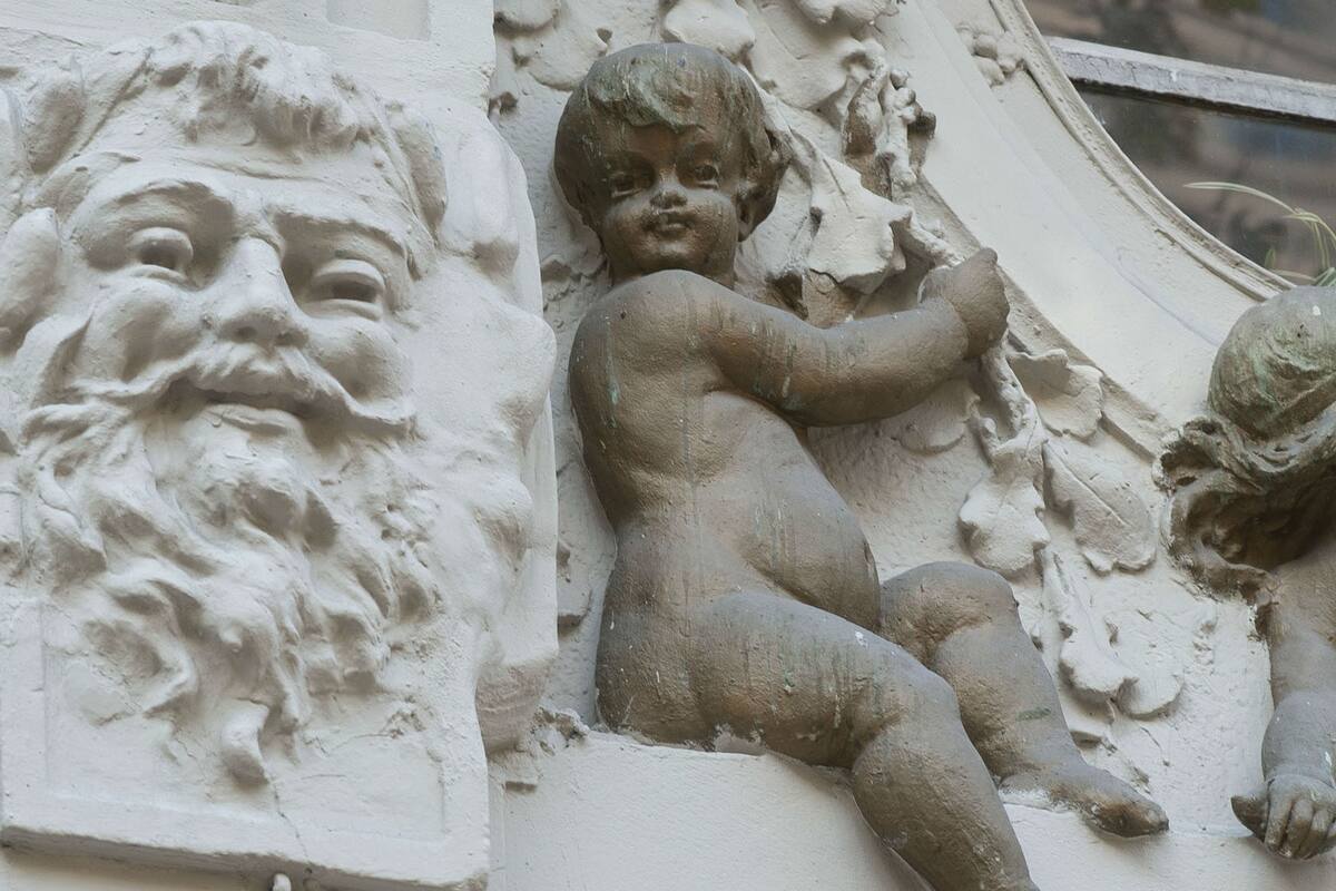 Renuevan las fachadas de doce edificios emblemáticos en la Avenida de Mayo