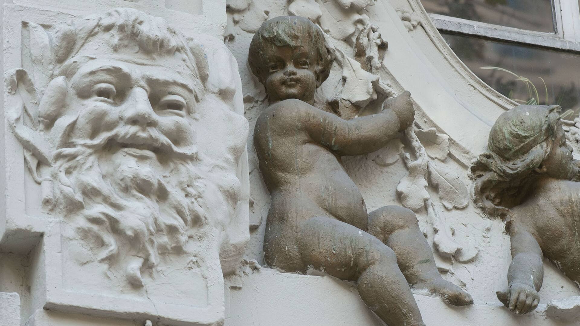 Renuevan las fachadas de doce edificios emblemáticos en la Avenida de Mayo