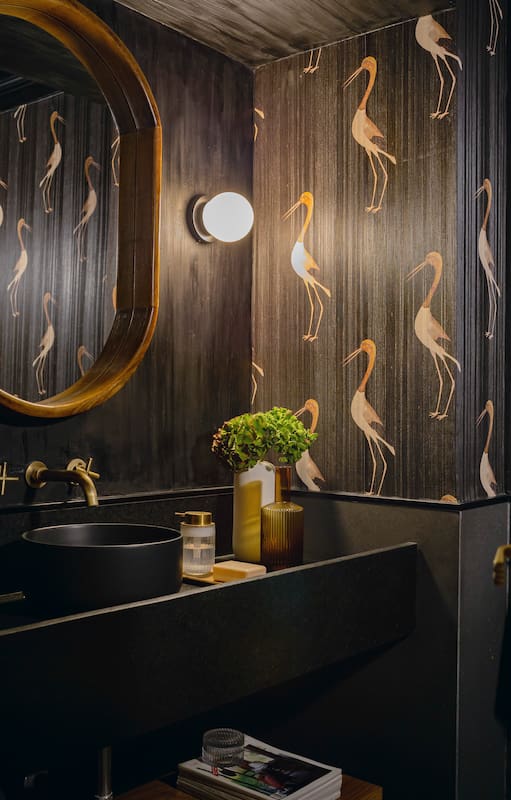 18 ejemplos de toilettes con empapelado