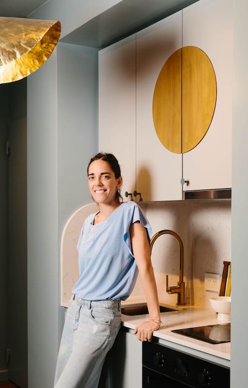 Ideas para copiar: Apostando al color, una joven arquitecta creó tres cocinas sencillamente únicas