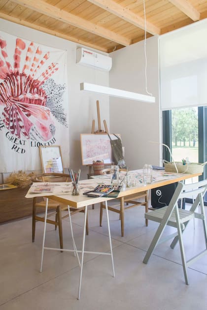 En Manzanares, una pareja de arquitectos construyó una casa que los motiva a vivir de modo creativo