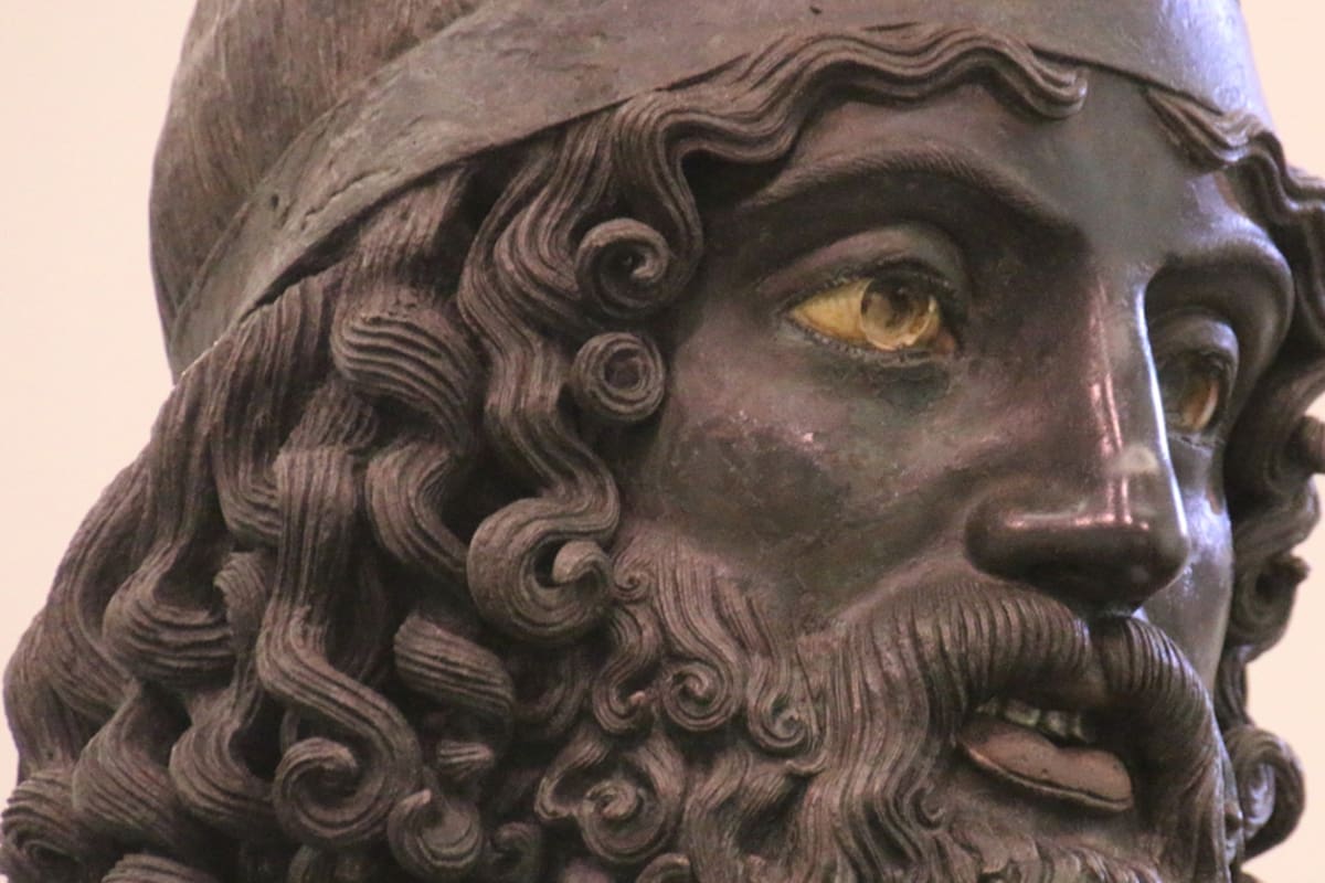 Estatuas gigantes. El misterio de un increíble hallazgo en el fondo del Mediterráneo