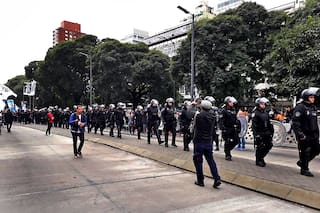 Dos detenidos en una manifestacion frente al Ministerio de Desarrollo Social