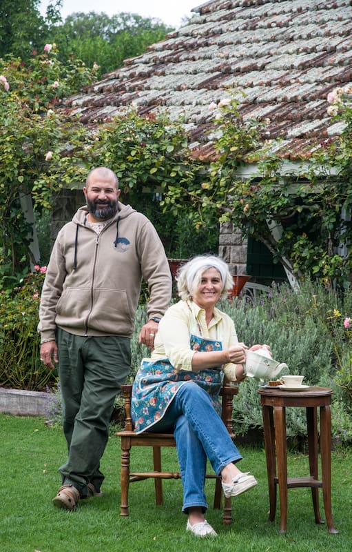 Dejaron la ciudad, abrieron una casa de té en Chapadmalal y viven entre las rosas y el mar