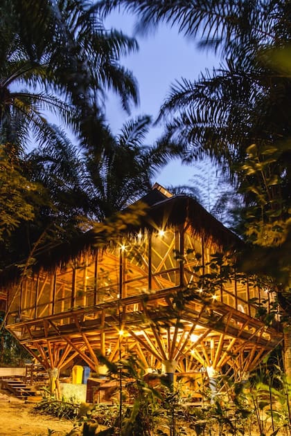 Castillos de bambú. El hostel de dos jóvenes argentinos en el Morro de San Pablo
