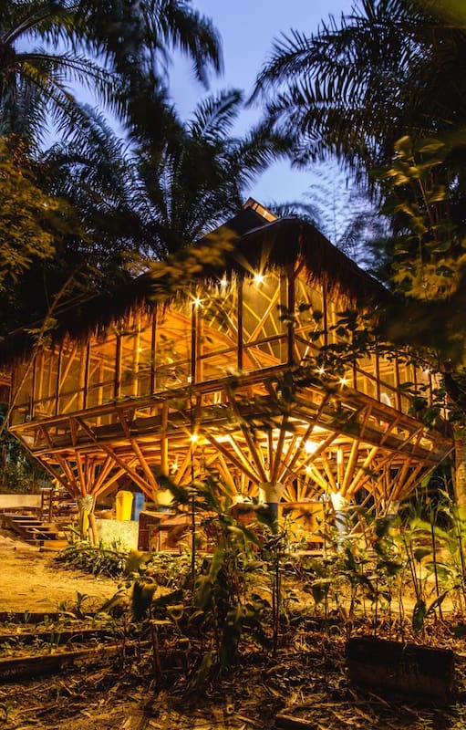 Castillos de bambú. El hostel de dos jóvenes argentinos en el Morro de San Pablo