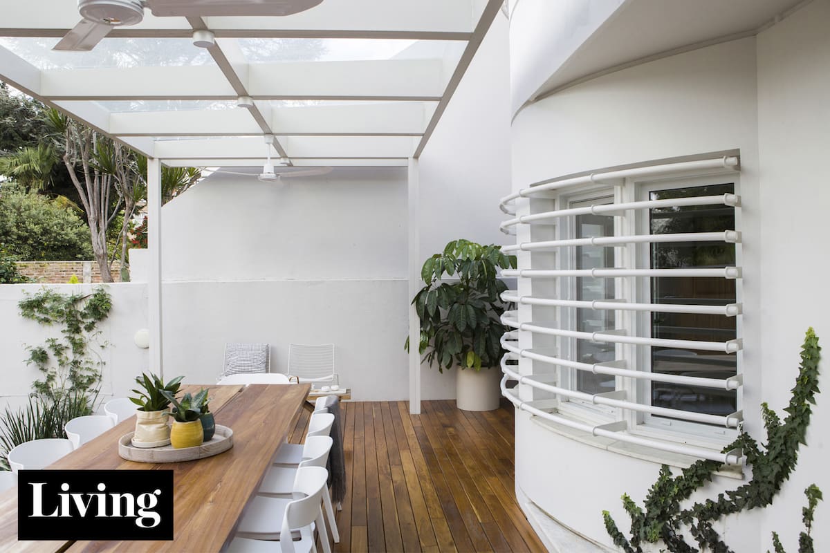 En busca de espacio para crecer, una arquitecta reformó esta casa de curvas racionalistas para vivir en familia.