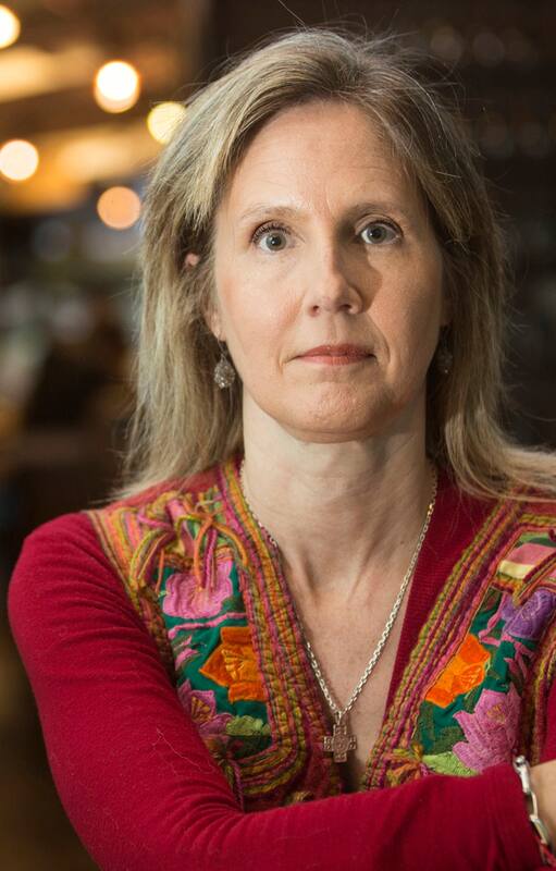 Vivir con Parkinson desde los 35: la experiencia de sentirse “extranjera” en su propio cuerpo